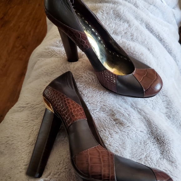 BCBG Platform heels size 6 - Picture 2 of 4